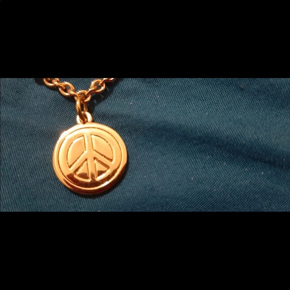 Beautiful coach golden colour necklace . - Picture 5 of 12